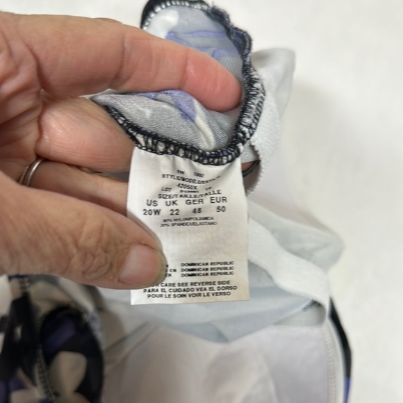 Floral One-Piece Swimsuit - Picture 6 of 10